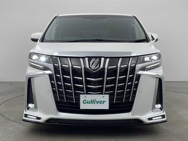 トヨタ アルファード S 兵庫県 2020(令2)年 3.3万km ホワイトパールクリスタルシャイン ・純正9インチナビ/・CD/DVD/AM/FM/・フルセグTV/・Bluetooth接続/・12.1インチフリップダウンモニター/・サンルーフ/・バックカメラ/・両側パワースライドドア/・ビルトインETC/・社外前後ドライブレコーダー/・HDMI接続/・2列目オットマン/・ZEUS製エアロ（フロント、サイド、リア）/・ZEUS製4本出しマフラー/・トヨタセーフティセンス/・プリクラッシュセーフティ/・レーンディパーチャーアラート/・クリアランスソナー/・パーキングサポートブレーキ/・ロードサインアシスト/・レーダークルーズコントロール/・オートマチックハイビーム/・社外フロアマット（M’Z SPEED）/・タナベローダウンサス/・電子パーキングブレーキ/・オートホールド/・