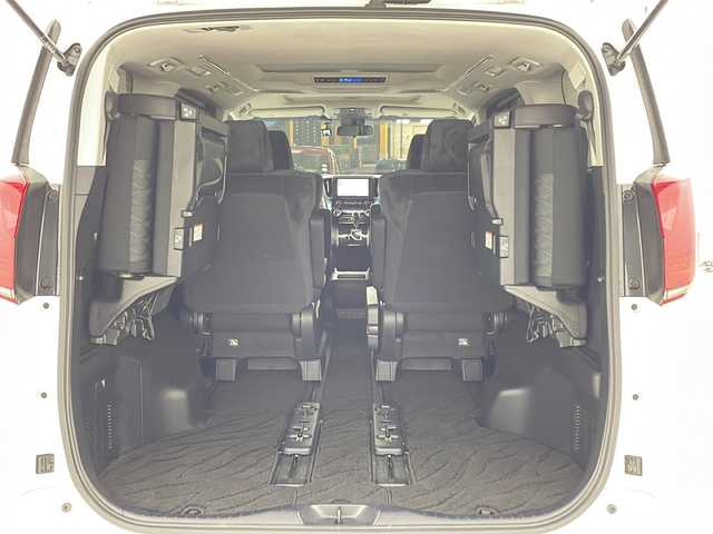 トヨタ アルファード S 兵庫県 2020(令2)年 3.3万km ホワイトパールクリスタルシャイン ・純正9インチナビ/・CD/DVD/AM/FM/・フルセグTV/・Bluetooth接続/・12.1インチフリップダウンモニター/・サンルーフ/・バックカメラ/・両側パワースライドドア/・ビルトインETC/・社外前後ドライブレコーダー/・HDMI接続/・2列目オットマン/・ZEUS製エアロ（フロント、サイド、リア）/・ZEUS製4本出しマフラー/・トヨタセーフティセンス/・プリクラッシュセーフティ/・レーンディパーチャーアラート/・クリアランスソナー/・パーキングサポートブレーキ/・ロードサインアシスト/・レーダークルーズコントロール/・オートマチックハイビーム/・社外フロアマット（M’Z SPEED）/・タナベローダウンサス/・電子パーキングブレーキ/・オートホールド/・