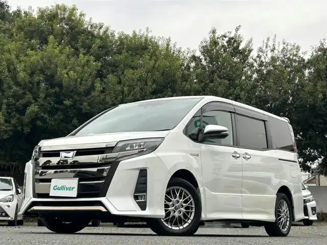 トヨタ ノア ハイブリッド Si ダブルバイビー 東京都 2018(平30)年 9.4万km ホワイトパールクリスタルシャイン ワンオーナー/純正SDナビ（NSZN-Z68T）/・Bluetoothオーディオ/フルセグTV/DVD/後席用モニター/ワンタッチスイッチ付両側パワースライドドア/リヤオートエアコン/シートヒーター（前席）/純正ビルトインETC2.0/Toyota Safety Sense/取扱説明書/保証書/スペアキー1本