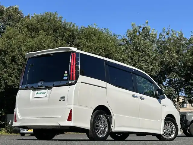 トヨタ ノア ハイブリッド Si ダブルバイビー 東京都 2018(平30)年 9.4万km ホワイトパールクリスタルシャイン ワンオーナー/純正SDナビ（NSZN-Z68T）/・Bluetoothオーディオ/フルセグTV/DVD/後席用モニター/ワンタッチスイッチ付両側パワースライドドア/リヤオートエアコン/シートヒーター（前席）/純正ビルトインETC2.0/Toyota Safety Sense/取扱説明書/保証書/スペアキー1本