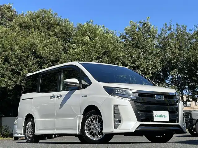 トヨタ ノア ハイブリッド Si ダブルバイビー 東京都 2018(平30)年 9.4万km ホワイトパールクリスタルシャイン ワンオーナー/純正SDナビ（NSZN-Z68T）/・Bluetoothオーディオ/フルセグTV/DVD/後席用モニター/ワンタッチスイッチ付両側パワースライドドア/リヤオートエアコン/シートヒーター（前席）/純正ビルトインETC2.0/Toyota Safety Sense/取扱説明書/保証書/スペアキー1本