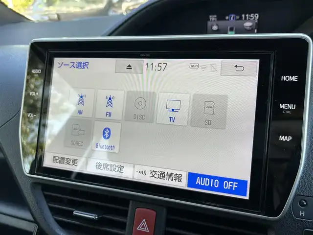 トヨタ ノア ハイブリッド Si ダブルバイビー 東京都 2018(平30)年 9.4万km ホワイトパールクリスタルシャイン ワンオーナー/純正SDナビ（NSZN-Z68T）/・Bluetoothオーディオ/フルセグTV/DVD/後席用モニター/ワンタッチスイッチ付両側パワースライドドア/リヤオートエアコン/シートヒーター（前席）/純正ビルトインETC2.0/Toyota Safety Sense/取扱説明書/保証書/スペアキー1本