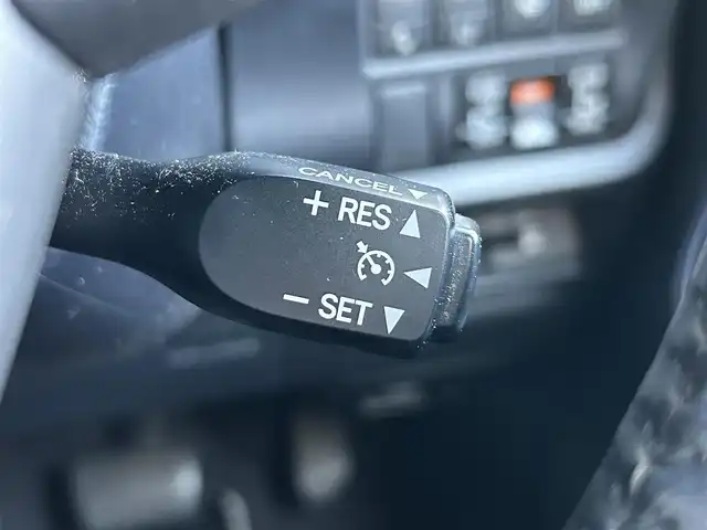 トヨタ ノア ハイブリッド Si ダブルバイビー 東京都 2018(平30)年 9.4万km ホワイトパールクリスタルシャイン ワンオーナー/純正SDナビ（NSZN-Z68T）/・Bluetoothオーディオ/フルセグTV/DVD/後席用モニター/ワンタッチスイッチ付両側パワースライドドア/リヤオートエアコン/シートヒーター（前席）/純正ビルトインETC2.0/Toyota Safety Sense/取扱説明書/保証書/スペアキー1本