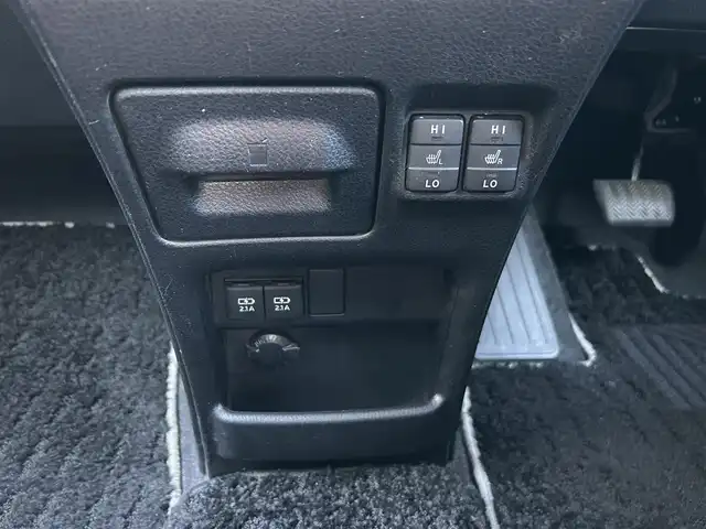 トヨタ ノア ハイブリッド Si ダブルバイビー 東京都 2018(平30)年 9.4万km ホワイトパールクリスタルシャイン ワンオーナー/純正SDナビ（NSZN-Z68T）/・Bluetoothオーディオ/フルセグTV/DVD/後席用モニター/ワンタッチスイッチ付両側パワースライドドア/リヤオートエアコン/シートヒーター（前席）/純正ビルトインETC2.0/Toyota Safety Sense/取扱説明書/保証書/スペアキー1本