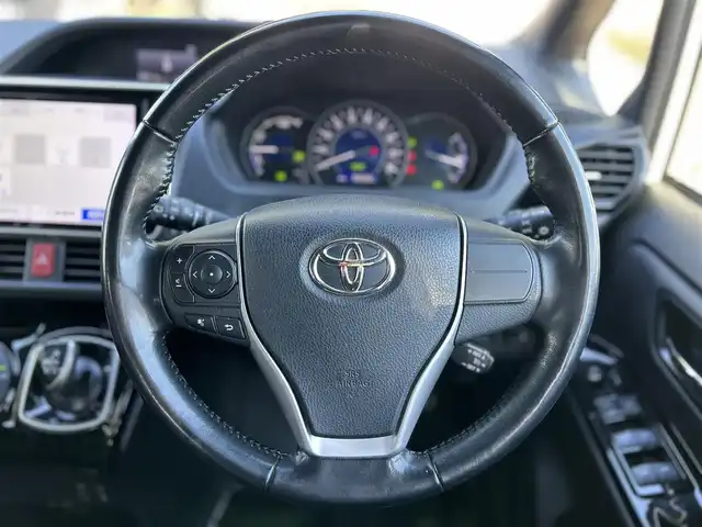 トヨタ ノア ハイブリッド Si ダブルバイビー 東京都 2018(平30)年 9.4万km ホワイトパールクリスタルシャイン ワンオーナー/純正SDナビ（NSZN-Z68T）/・Bluetoothオーディオ/フルセグTV/DVD/後席用モニター/ワンタッチスイッチ付両側パワースライドドア/リヤオートエアコン/シートヒーター（前席）/純正ビルトインETC2.0/Toyota Safety Sense/取扱説明書/保証書/スペアキー1本