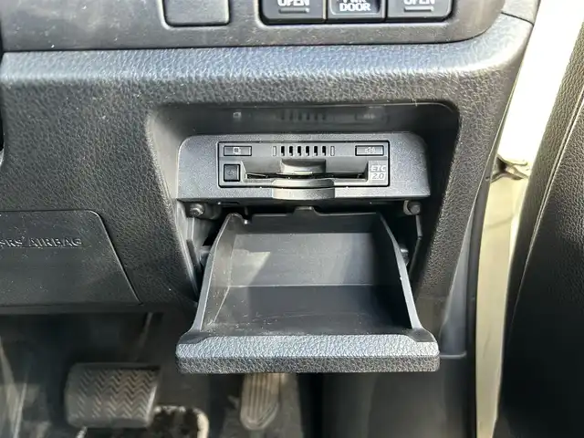 トヨタ ノア ハイブリッド Si ダブルバイビー 東京都 2018(平30)年 9.4万km ホワイトパールクリスタルシャイン ワンオーナー/純正SDナビ（NSZN-Z68T）/・Bluetoothオーディオ/フルセグTV/DVD/後席用モニター/ワンタッチスイッチ付両側パワースライドドア/リヤオートエアコン/シートヒーター（前席）/純正ビルトインETC2.0/Toyota Safety Sense/取扱説明書/保証書/スペアキー1本