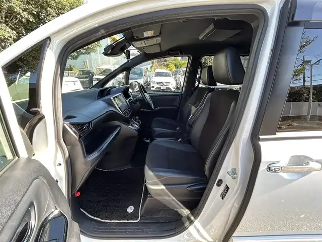 トヨタ ノア ハイブリッド Si ダブルバイビー 東京都 2018(平30)年 9.4万km ホワイトパールクリスタルシャイン ワンオーナー/純正SDナビ（NSZN-Z68T）/・Bluetoothオーディオ/フルセグTV/DVD/後席用モニター/ワンタッチスイッチ付両側パワースライドドア/リヤオートエアコン/シートヒーター（前席）/純正ビルトインETC2.0/Toyota Safety Sense/取扱説明書/保証書/スペアキー1本