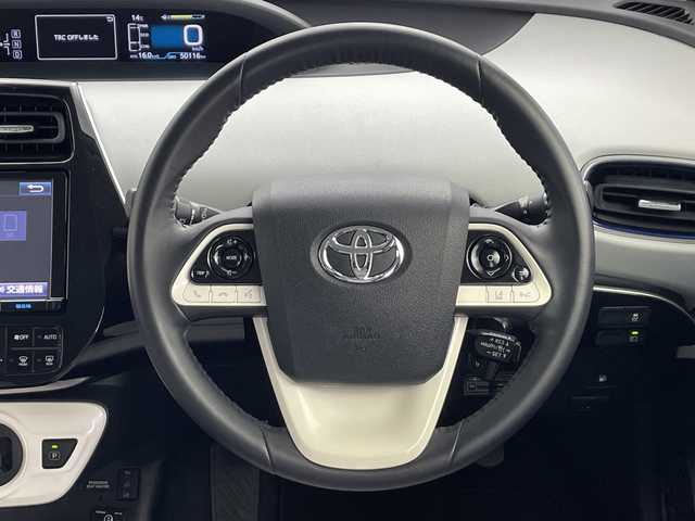 トヨタ プリウス S ツーリングセレクション 愛知県 2016(平28)年 5.1万km アティチュードブラックマイカ 禁煙車/純正ナビ/(AM/FM/DISC/BT/SD/フルセグ)/ドライブレコーダー/ETC/追従式クルーズコントロール/バックカメラ/スマートエントリ＆スタートシステム/ライト付き電動格納ミラー/ライト付きバニティーミラー/ハーフレザーシート/シートヒーター/純正フロアマット/純正ドアバイザー/革巻きステアリング/ステアリングスイッチ/LEDヘッドライト/フォグランプ/オートライト/オートマチックハイビーム/プッシュスタート/スマートキー/純正17インチアルミホイール