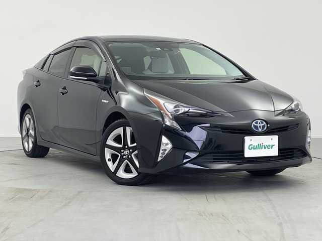 トヨタ プリウス S ツーリングセレクション 愛知県 2016(平28)年 5.1万km アティチュードブラックマイカ 禁煙車/純正ナビ/(AM/FM/DISC/BT/SD/フルセグ)/ドライブレコーダー/ETC/追従式クルーズコントロール/バックカメラ/スマートエントリ＆スタートシステム/ライト付き電動格納ミラー/ライト付きバニティーミラー/ハーフレザーシート/シートヒーター/純正フロアマット/純正ドアバイザー/革巻きステアリング/ステアリングスイッチ/LEDヘッドライト/フォグランプ/オートライト/オートマチックハイビーム/プッシュスタート/スマートキー/純正17インチアルミホイール