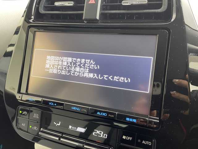 トヨタ プリウス S ツーリングセレクション 愛知県 2016(平28)年 5.1万km アティチュードブラックマイカ 禁煙車/純正ナビ/(AM/FM/DISC/BT/SD/フルセグ)/ドライブレコーダー/ETC/追従式クルーズコントロール/バックカメラ/スマートエントリ＆スタートシステム/ライト付き電動格納ミラー/ライト付きバニティーミラー/ハーフレザーシート/シートヒーター/純正フロアマット/純正ドアバイザー/革巻きステアリング/ステアリングスイッチ/LEDヘッドライト/フォグランプ/オートライト/オートマチックハイビーム/プッシュスタート/スマートキー/純正17インチアルミホイール