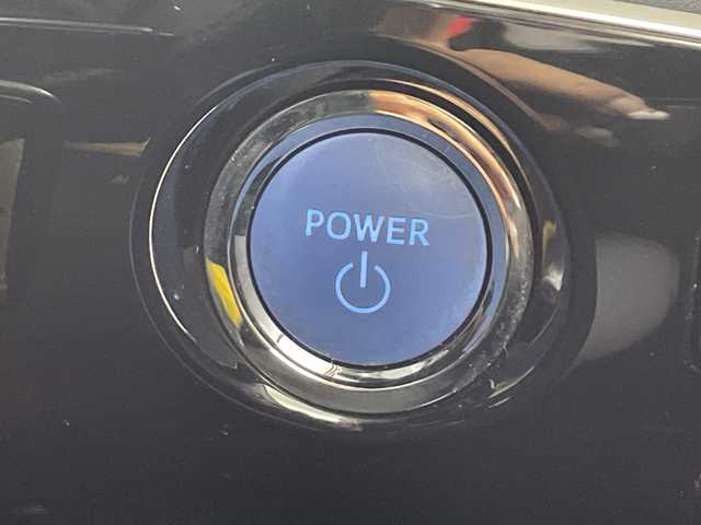 トヨタ プリウス S ツーリングセレクション 愛知県 2016(平28)年 5.1万km アティチュードブラックマイカ 禁煙車/純正ナビ/(AM/FM/DISC/BT/SD/フルセグ)/ドライブレコーダー/ETC/追従式クルーズコントロール/バックカメラ/スマートエントリ＆スタートシステム/ライト付き電動格納ミラー/ライト付きバニティーミラー/ハーフレザーシート/シートヒーター/純正フロアマット/純正ドアバイザー/革巻きステアリング/ステアリングスイッチ/LEDヘッドライト/フォグランプ/オートライト/オートマチックハイビーム/プッシュスタート/スマートキー/純正17インチアルミホイール