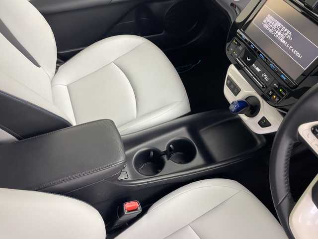 トヨタ プリウス S ツーリングセレクション 愛知県 2016(平28)年 5.1万km アティチュードブラックマイカ 禁煙車/純正ナビ/(AM/FM/DISC/BT/SD/フルセグ)/ドライブレコーダー/ETC/追従式クルーズコントロール/バックカメラ/スマートエントリ＆スタートシステム/ライト付き電動格納ミラー/ライト付きバニティーミラー/ハーフレザーシート/シートヒーター/純正フロアマット/純正ドアバイザー/革巻きステアリング/ステアリングスイッチ/LEDヘッドライト/フォグランプ/オートライト/オートマチックハイビーム/プッシュスタート/スマートキー/純正17インチアルミホイール