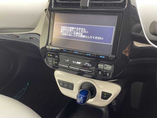 トヨタ プリウス S ツーリングセレクション 愛知県 2016(平28)年 5.1万km アティチュードブラックマイカ 禁煙車/純正ナビ/(AM/FM/DISC/BT/SD/フルセグ)/ドライブレコーダー/ETC/追従式クルーズコントロール/バックカメラ/スマートエントリ＆スタートシステム/ライト付き電動格納ミラー/ライト付きバニティーミラー/ハーフレザーシート/シートヒーター/純正フロアマット/純正ドアバイザー/革巻きステアリング/ステアリングスイッチ/LEDヘッドライト/フォグランプ/オートライト/オートマチックハイビーム/プッシュスタート/スマートキー/純正17インチアルミホイール