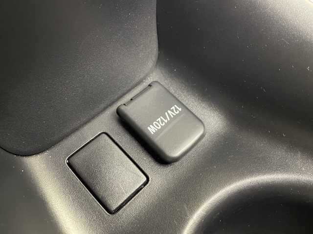 トヨタ プリウス S ツーリングセレクション 愛知県 2016(平28)年 5.1万km アティチュードブラックマイカ 禁煙車/純正ナビ/(AM/FM/DISC/BT/SD/フルセグ)/ドライブレコーダー/ETC/追従式クルーズコントロール/バックカメラ/スマートエントリ＆スタートシステム/ライト付き電動格納ミラー/ライト付きバニティーミラー/ハーフレザーシート/シートヒーター/純正フロアマット/純正ドアバイザー/革巻きステアリング/ステアリングスイッチ/LEDヘッドライト/フォグランプ/オートライト/オートマチックハイビーム/プッシュスタート/スマートキー/純正17インチアルミホイール