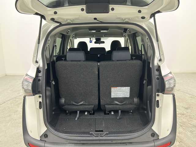 トヨタ シエンタ ハイブリッド G 宮城県 2016(平28)年 7.9万km ホワイトパールクリスタルシャイン 禁煙車/純正12.1インチフリップダウンモニター/トヨタセーフティーセンス/・プリクラッシュセーフティーシステム/・オートマチックハイビーム/・レーンディバ―チャーアラート/・先行車発進お知らせ/純正7インチナビ/（BT.AM.FM.CD.DVD.SD.USB.HDMI）/バックカメラ/フルセグテレビ/両側パワースライドドア/前方ドライブレコーダー/ビルトインETC/革巻きステアリング/ステアリングスイッチ/プッシュスタート/スマートキー/スペアキー/純正フロアマット/純正ドアバイザー/LEDヘッドライト/フォグランプ/純正15インチホイールキャップ/横滑り防止機能/アイドリングストップ