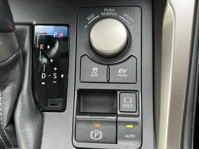 レクサス ＮＸ 300h Iパッケージ 奈良県 2015(平27)年 7.5万km スターライトブラックガラスフレーク メーカーナビ　/AM/FM/CD/DVD/SD/USB/BT、AUX/フルセグ　/パノラミックビューモニター　/前後ドライブレコーダー(DRV-MR740)/ビルトインＥＴＣ　/パワーシート　/シートヒーター　/シートメモリー　/ステアリングヒーター　/ＢＳＭ　/ＨＵＤ　/パワーバックドア/クルーズコントロール