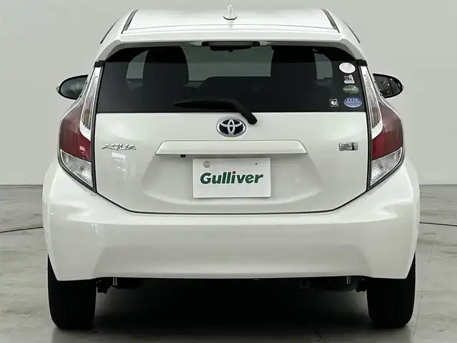 トヨタ アクア S 福岡県 2015(平27)年 5.5万km ライムホワイトパールクリスタルシャイン 純正ナビ（Ｂｌｕｅｔｏｏｔｈ，フルセグＴＶ）　/バックカメラ　/ＥＴＣ　/横滑り防止装置　/アイドリングストップ　/ＥＣＯモード　/電動格納式ドアミラー　/プッシュスタート　/ステアリングリモコン　/ＬＥＤヘッドライト
