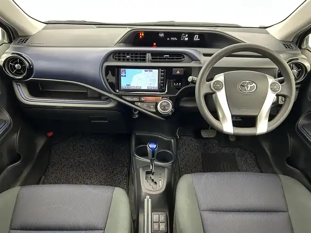 トヨタ アクア S 福岡県 2015(平27)年 5.5万km ライムホワイトパールクリスタルシャイン 純正ナビ（Ｂｌｕｅｔｏｏｔｈ，フルセグＴＶ）　/バックカメラ　/ＥＴＣ　/横滑り防止装置　/アイドリングストップ　/ＥＣＯモード　/電動格納式ドアミラー　/プッシュスタート　/ステアリングリモコン　/ＬＥＤヘッドライト