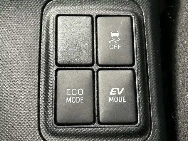 トヨタ アクア S 福岡県 2015(平27)年 5.5万km ライムホワイトパールクリスタルシャイン 純正ナビ（Ｂｌｕｅｔｏｏｔｈ，フルセグＴＶ）　/バックカメラ　/ＥＴＣ　/横滑り防止装置　/アイドリングストップ　/ＥＣＯモード　/電動格納式ドアミラー　/プッシュスタート　/ステアリングリモコン　/ＬＥＤヘッドライト