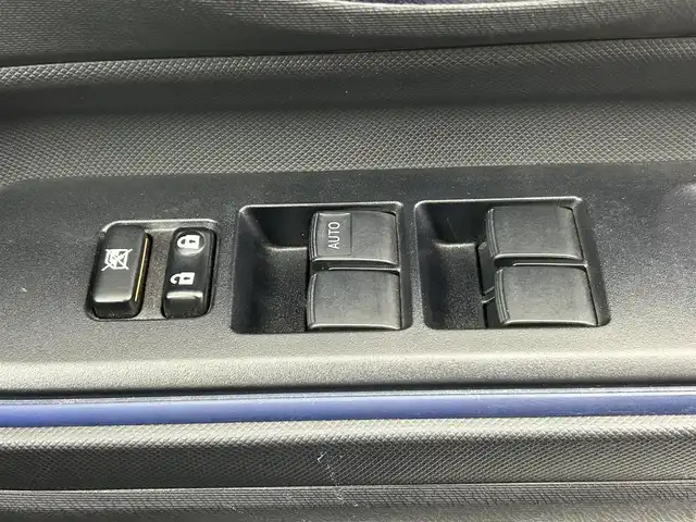トヨタ アクア S 福岡県 2015(平27)年 5.5万km ライムホワイトパールクリスタルシャイン 純正ナビ（Ｂｌｕｅｔｏｏｔｈ，フルセグＴＶ）　/バックカメラ　/ＥＴＣ　/横滑り防止装置　/アイドリングストップ　/ＥＣＯモード　/電動格納式ドアミラー　/プッシュスタート　/ステアリングリモコン　/ＬＥＤヘッドライト
