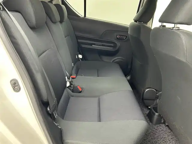 トヨタ アクア S 福岡県 2015(平27)年 5.5万km ライムホワイトパールクリスタルシャイン 純正ナビ（Ｂｌｕｅｔｏｏｔｈ，フルセグＴＶ）　/バックカメラ　/ＥＴＣ　/横滑り防止装置　/アイドリングストップ　/ＥＣＯモード　/電動格納式ドアミラー　/プッシュスタート　/ステアリングリモコン　/ＬＥＤヘッドライト