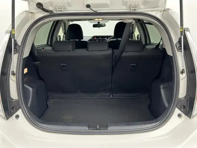 トヨタ アクア S 福岡県 2015(平27)年 5.5万km ライムホワイトパールクリスタルシャイン 純正ナビ（Ｂｌｕｅｔｏｏｔｈ，フルセグＴＶ）　/バックカメラ　/ＥＴＣ　/横滑り防止装置　/アイドリングストップ　/ＥＣＯモード　/電動格納式ドアミラー　/プッシュスタート　/ステアリングリモコン　/ＬＥＤヘッドライト