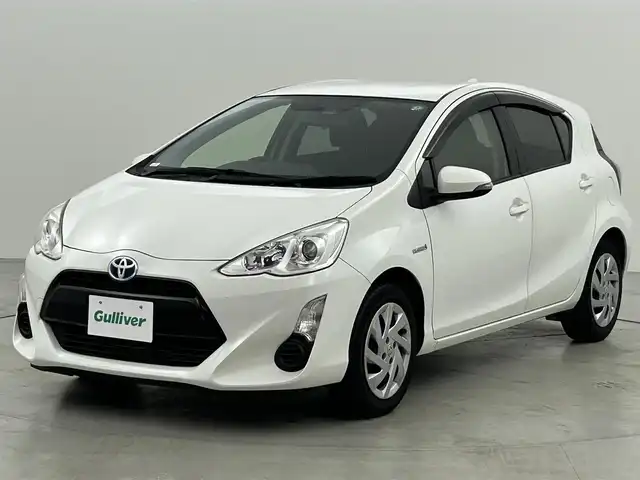 トヨタ アクア S 福岡県 2015(平27)年 5.5万km ライムホワイトパールクリスタルシャイン 純正ナビ（Ｂｌｕｅｔｏｏｔｈ，フルセグＴＶ）　/バックカメラ　/ＥＴＣ　/横滑り防止装置　/アイドリングストップ　/ＥＣＯモード　/電動格納式ドアミラー　/プッシュスタート　/ステアリングリモコン　/ＬＥＤヘッドライト