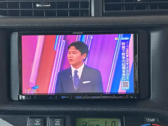 トヨタ アクア S 道東・釧路十勝 2013(平25)年 7.2万km グレーメタリック 社外ナビ　/（TV/BT/CD/DVD）　/横滑り防止/ETC　/電動格納ミラー　/オートライト　/純正フロアマット　/純正ホイールキャップ　/スマートキー/フロントフォグランプ/パワーウィンドウ/パワーステアリング/保証書/取扱説明書　
