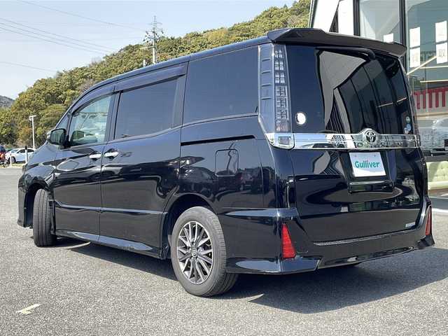 トヨタ ヴォクシー ZS 煌Ⅱ 兵庫県 2016(平28)年 7.9万km ブラック 純正10インチSDナビ/両側パワースライドドア/アイドリングストップ/革巻きステアリング/12.8インチフリップダウン/禁煙車/セーフティセンスC/プリクラッシュセーフティ/レーンディパーチャーアラート/オートマチックハイビーム/LEDオートライト/レザー調シートカバー