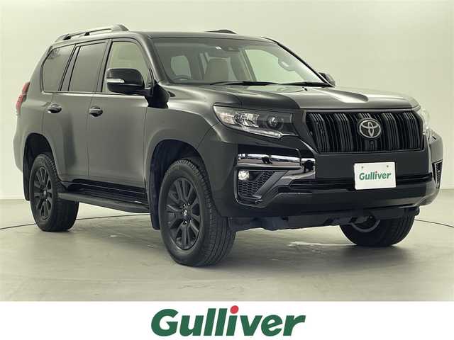 トヨタ ランドクルーザー プラド TX Lパッケージ マットブラED 群馬県 2023(令5)年 0.8万km ブラック 4WD/ディーゼル　ターボ/純正ディスプレイナビ/Bluetooth/Miracast/USB/T-Connect/AM/FM/サンルーフ/全方位カメラ/Toyota Safety Sense/・プリクラッシュセーフティ/（歩行者［昼］検知機能付衝突回避支援タイプ/ ミリ波レーダー＋単眼カメラ方式） /・レーンディパーチャーアラート /・オートマチックハイビーム /・アダプティブクルーズコントロール/・ブラインドスポットモニター/プッシュスタート/スマートキー（スペアキー１本）/レザーシート/パワーシート /シートヒーター /シートベンチレーター/ビルトインETC2.0/ウィンカー・電動格納式ミラー/革巻きステアリング/ステアリングリモコン/ステアリングチルド機構/ヘッドライトウォッシャー/LED/オートライト /フォグランプ/クリアランスソナー/ルーフレール/インチアップ/純正フロアマット/純正１８インチアルミ