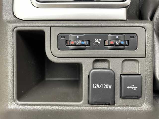 トヨタ ランドクルーザー プラド TX Lパッケージ マットブラED 群馬県 2023(令5)年 0.8万km ブラック 4WD/ディーゼル　ターボ/純正ディスプレイナビ/Bluetooth/Miracast/USB/T-Connect/AM/FM/サンルーフ/全方位カメラ/Toyota Safety Sense/・プリクラッシュセーフティ/（歩行者［昼］検知機能付衝突回避支援タイプ/ ミリ波レーダー＋単眼カメラ方式） /・レーンディパーチャーアラート /・オートマチックハイビーム /・アダプティブクルーズコントロール/・ブラインドスポットモニター/プッシュスタート/スマートキー（スペアキー１本）/レザーシート/パワーシート /シートヒーター /シートベンチレーター/ビルトインETC2.0/ウィンカー・電動格納式ミラー/革巻きステアリング/ステアリングリモコン/ステアリングチルド機構/ヘッドライトウォッシャー/LED/オートライト /フォグランプ/クリアランスソナー/ルーフレール/インチアップ/純正フロアマット/純正１８インチアルミ