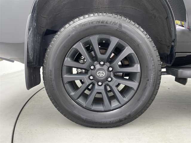 トヨタ ランドクルーザー プラド TX Lパッケージ マットブラED 群馬県 2023(令5)年 0.8万km ブラック 4WD/ディーゼル　ターボ/純正ディスプレイナビ/Bluetooth/Miracast/USB/T-Connect/AM/FM/サンルーフ/全方位カメラ/Toyota Safety Sense/・プリクラッシュセーフティ/（歩行者［昼］検知機能付衝突回避支援タイプ/ ミリ波レーダー＋単眼カメラ方式） /・レーンディパーチャーアラート /・オートマチックハイビーム /・アダプティブクルーズコントロール/・ブラインドスポットモニター/プッシュスタート/スマートキー（スペアキー１本）/レザーシート/パワーシート /シートヒーター /シートベンチレーター/ビルトインETC2.0/ウィンカー・電動格納式ミラー/革巻きステアリング/ステアリングリモコン/ステアリングチルド機構/ヘッドライトウォッシャー/LED/オートライト /フォグランプ/クリアランスソナー/ルーフレール/インチアップ/純正フロアマット/純正１８インチアルミ