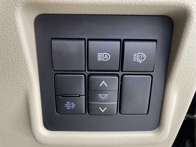トヨタ ランドクルーザー プラド TX Lパッケージ マットブラED 群馬県 2023(令5)年 0.8万km ブラック 4WD/ディーゼル　ターボ/純正ディスプレイナビ/Bluetooth/Miracast/USB/T-Connect/AM/FM/サンルーフ/全方位カメラ/Toyota Safety Sense/・プリクラッシュセーフティ/（歩行者［昼］検知機能付衝突回避支援タイプ/ ミリ波レーダー＋単眼カメラ方式） /・レーンディパーチャーアラート /・オートマチックハイビーム /・アダプティブクルーズコントロール/・ブラインドスポットモニター/プッシュスタート/スマートキー（スペアキー１本）/レザーシート/パワーシート /シートヒーター /シートベンチレーター/ビルトインETC2.0/ウィンカー・電動格納式ミラー/革巻きステアリング/ステアリングリモコン/ステアリングチルド機構/ヘッドライトウォッシャー/LED/オートライト /フォグランプ/クリアランスソナー/ルーフレール/インチアップ/純正フロアマット/純正１８インチアルミ