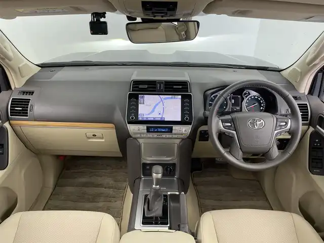 トヨタ ランドクルーザー プラド TX Lパッケージ マットブラED 群馬県 2023(令5)年 0.8万km ブラック 4WD/ディーゼル　ターボ/純正ディスプレイナビ/Bluetooth/Miracast/USB/T-Connect/AM/FM/サンルーフ/全方位カメラ/Toyota Safety Sense/・プリクラッシュセーフティ/（歩行者［昼］検知機能付衝突回避支援タイプ/ ミリ波レーダー＋単眼カメラ方式） /・レーンディパーチャーアラート /・オートマチックハイビーム /・アダプティブクルーズコントロール/・ブラインドスポットモニター/プッシュスタート/スマートキー（スペアキー１本）/レザーシート/パワーシート /シートヒーター /シートベンチレーター/ビルトインETC2.0/ウィンカー・電動格納式ミラー/革巻きステアリング/ステアリングリモコン/ステアリングチルド機構/ヘッドライトウォッシャー/LED/オートライト /フォグランプ/クリアランスソナー/ルーフレール/インチアップ/純正フロアマット/純正１８インチアルミ