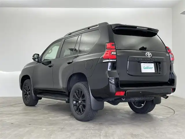 トヨタ ランドクルーザー プラド TX Lパッケージ マットブラED 群馬県 2023(令5)年 0.8万km ブラック 4WD/ディーゼル　ターボ/純正ディスプレイナビ/Bluetooth/Miracast/USB/T-Connect/AM/FM/サンルーフ/全方位カメラ/Toyota Safety Sense/・プリクラッシュセーフティ/（歩行者［昼］検知機能付衝突回避支援タイプ/ ミリ波レーダー＋単眼カメラ方式） /・レーンディパーチャーアラート /・オートマチックハイビーム /・アダプティブクルーズコントロール/・ブラインドスポットモニター/プッシュスタート/スマートキー（スペアキー１本）/レザーシート/パワーシート /シートヒーター /シートベンチレーター/ビルトインETC2.0/ウィンカー・電動格納式ミラー/革巻きステアリング/ステアリングリモコン/ステアリングチルド機構/ヘッドライトウォッシャー/LED/オートライト /フォグランプ/クリアランスソナー/ルーフレール/インチアップ/純正フロアマット/純正１８インチアルミ