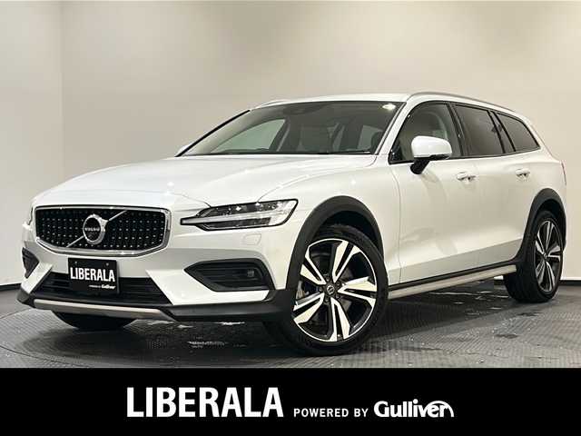 ボルボ Ｖ６０ クロスカントリー T5 AWD プロ 新潟県 2021(令3)年 3.8万km クリスタルホワイトP 対向車線衝突回避支援機能/・レーン・キーピング・エイド/・ドライバー・アラート・コントロール/・ロード・サイン・インフォメーション/・道路逸脱回避支援機能/・リア衝突回避・被害軽減ブレーキシステム/運転支援機能/・パイロット・アシスト/・全車速追従機能付ACC/・ステアリング・アシスト付BLIS/・衝突回避・被害軽減ブレーキ機能付CTA/・被追突時警告機能/その他の安全・運転支援機能/・道路逸脱事故時保護機能/・衝撃吸収機構付フロントシート/・衝突時ブレーキ維持機能/・衝突時ブレーキペダルリリース機能/・フル・アクティブ・ハイビーム/・360°ビューカメラ/・先行車発進告知機能/・車間警告機能/室内装備/harman/kardon/・タッチスクリーン式センターディスプレイ（9インチ）/・ワイヤレス・スマートフォン・チャージ/・純正スタッドレスAWセット/・USB/・ETC車載器/・ナビゲーションシステム/・Applecarplay/・Androidauto