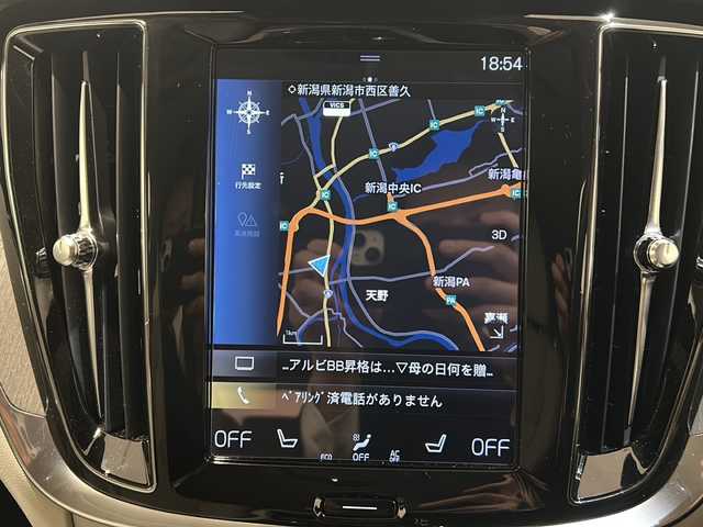 ボルボ Ｖ６０ クロスカントリー T5 AWD プロ 新潟県 2021(令3)年 3.8万km クリスタルホワイトP 対向車線衝突回避支援機能/・レーン・キーピング・エイド/・ドライバー・アラート・コントロール/・ロード・サイン・インフォメーション/・道路逸脱回避支援機能/・リア衝突回避・被害軽減ブレーキシステム/運転支援機能/・パイロット・アシスト/・全車速追従機能付ACC/・ステアリング・アシスト付BLIS/・衝突回避・被害軽減ブレーキ機能付CTA/・被追突時警告機能/その他の安全・運転支援機能/・道路逸脱事故時保護機能/・衝撃吸収機構付フロントシート/・衝突時ブレーキ維持機能/・衝突時ブレーキペダルリリース機能/・フル・アクティブ・ハイビーム/・360°ビューカメラ/・先行車発進告知機能/・車間警告機能/室内装備/harman/kardon/・タッチスクリーン式センターディスプレイ（9インチ）/・ワイヤレス・スマートフォン・チャージ/・純正スタッドレスAWセット/・USB/・ETC車載器/・ナビゲーションシステム/・Applecarplay/・Androidauto