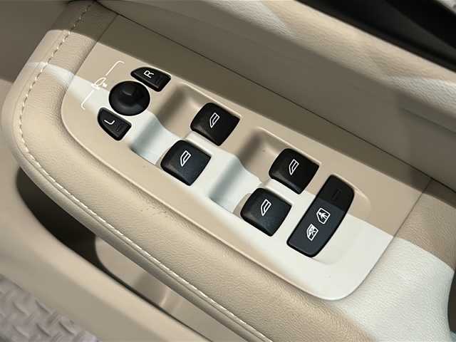 ボルボ Ｖ６０ クロスカントリー T5 AWD プロ 新潟県 2021(令3)年 3.8万km クリスタルホワイトP 対向車線衝突回避支援機能/・レーン・キーピング・エイド/・ドライバー・アラート・コントロール/・ロード・サイン・インフォメーション/・道路逸脱回避支援機能/・リア衝突回避・被害軽減ブレーキシステム/運転支援機能/・パイロット・アシスト/・全車速追従機能付ACC/・ステアリング・アシスト付BLIS/・衝突回避・被害軽減ブレーキ機能付CTA/・被追突時警告機能/その他の安全・運転支援機能/・道路逸脱事故時保護機能/・衝撃吸収機構付フロントシート/・衝突時ブレーキ維持機能/・衝突時ブレーキペダルリリース機能/・フル・アクティブ・ハイビーム/・360°ビューカメラ/・先行車発進告知機能/・車間警告機能/室内装備/harman/kardon/・タッチスクリーン式センターディスプレイ（9インチ）/・ワイヤレス・スマートフォン・チャージ/・純正スタッドレスAWセット/・USB/・ETC車載器/・ナビゲーションシステム/・Applecarplay/・Androidauto