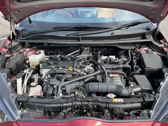 トヨタ ヤリス ハイブリッド Z 新潟県 2020(令2)年 5.6万km ホワイト/センシュアルレッドマイカ 9インチオプションナビ/Bluetooth/パートタイム4WD/衝突軽減/自動駐車/クリアランスソナー/レーンキープアシスト（操舵支援あり）/レーダークルーズコントロール/BSM/ドライブレコーダー/全方位カメラ/ETC2.0ビルドイン/レザーシートカバー/前席シートヒーター/フロアマット/LEDヘッドライト/フォグランプ/ウィンカーミラー/電格ミラー/ドアバイザー/スペアキー×１