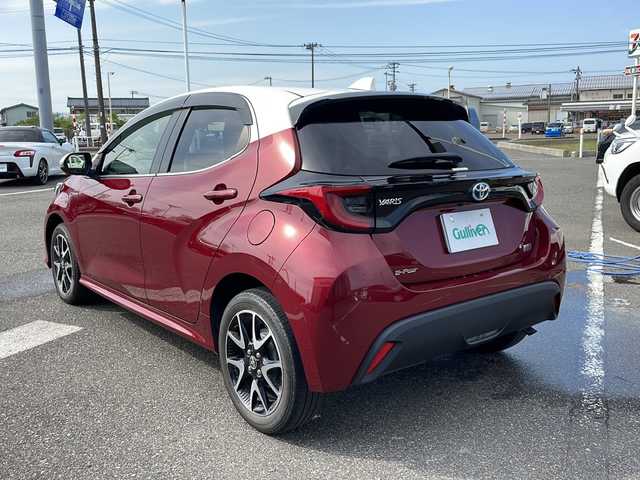 トヨタ ヤリス ハイブリッド Z 新潟県 2020(令2)年 5.6万km ホワイト/センシュアルレッドマイカ 9インチオプションナビ/Bluetooth/パートタイム4WD/衝突軽減/自動駐車/クリアランスソナー/レーンキープアシスト（操舵支援あり）/レーダークルーズコントロール/BSM/ドライブレコーダー/全方位カメラ/ETC2.0ビルドイン/レザーシートカバー/前席シートヒーター/フロアマット/LEDヘッドライト/フォグランプ/ウィンカーミラー/電格ミラー/ドアバイザー/スペアキー×１