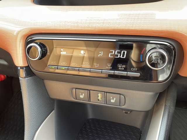 トヨタ ヤリス ハイブリッド Z 新潟県 2020(令2)年 5.6万km ホワイト/センシュアルレッドマイカ 9インチオプションナビ/Bluetooth/パートタイム4WD/衝突軽減/自動駐車/クリアランスソナー/レーンキープアシスト（操舵支援あり）/レーダークルーズコントロール/BSM/ドライブレコーダー/全方位カメラ/ETC2.0ビルドイン/レザーシートカバー/前席シートヒーター/フロアマット/LEDヘッドライト/フォグランプ/ウィンカーミラー/電格ミラー/ドアバイザー/スペアキー×１