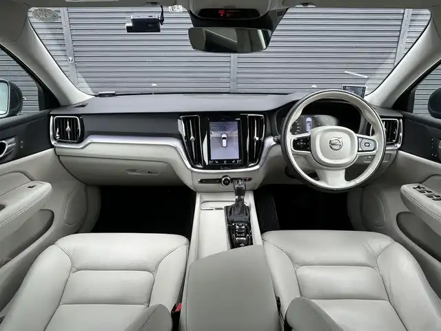 ボルボ Ｖ６０ T5 インスクリプション 茨城県 2020(令2)年 3万km デニムブルーメタリック ワンオーナー　/インテリセーフ/ＡＣＣ　/ＬＫＡ　/ＢLIS　/純正ナビ　/３６０度カメラ　/フルセグTV　/ＣａｒＰｌａｙ　/白革　/シートヒーター　/パワーシート　/自動駐車　/パワーバックドア　/純正１７インチＡＷ　/ＬＥＤ　/前後ドラレコ/ETC2.0/ルーフレール/禁煙車
