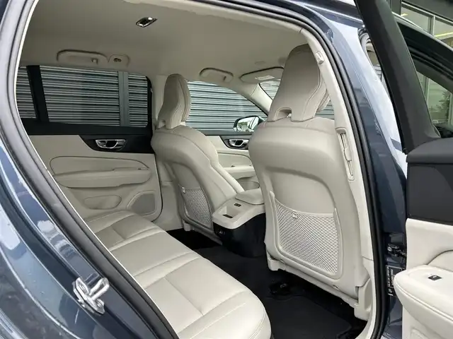 ボルボ Ｖ６０ T5 インスクリプション 茨城県 2020(令2)年 3万km デニムブルーメタリック ワンオーナー　/インテリセーフ/ＡＣＣ　/ＬＫＡ　/ＢLIS　/純正ナビ　/３６０度カメラ　/フルセグTV　/ＣａｒＰｌａｙ　/白革　/シートヒーター　/パワーシート　/自動駐車　/パワーバックドア　/純正１７インチＡＷ　/ＬＥＤ　/前後ドラレコ/ETC2.0/ルーフレール/禁煙車