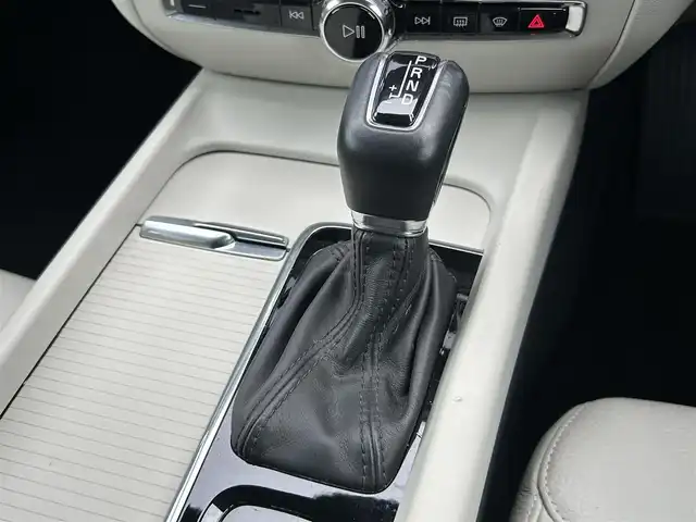 ボルボ Ｖ６０ T5 インスクリプション 茨城県 2020(令2)年 3万km デニムブルーメタリック ワンオーナー　/インテリセーフ/ＡＣＣ　/ＬＫＡ　/ＢLIS　/純正ナビ　/３６０度カメラ　/フルセグTV　/ＣａｒＰｌａｙ　/白革　/シートヒーター　/パワーシート　/自動駐車　/パワーバックドア　/純正１７インチＡＷ　/ＬＥＤ　/前後ドラレコ/ETC2.0/ルーフレール/禁煙車