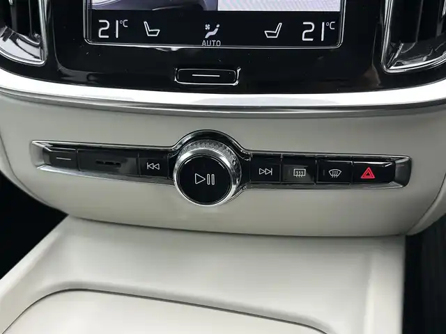ボルボ Ｖ６０ T5 インスクリプション 茨城県 2020(令2)年 3万km デニムブルーメタリック ワンオーナー　/インテリセーフ/ＡＣＣ　/ＬＫＡ　/ＢLIS　/純正ナビ　/３６０度カメラ　/フルセグTV　/ＣａｒＰｌａｙ　/白革　/シートヒーター　/パワーシート　/自動駐車　/パワーバックドア　/純正１７インチＡＷ　/ＬＥＤ　/前後ドラレコ/ETC2.0/ルーフレール/禁煙車