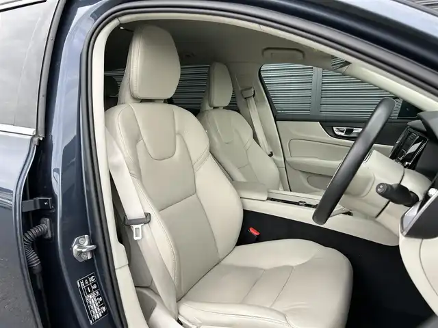 ボルボ Ｖ６０ T5 インスクリプション 茨城県 2020(令2)年 3万km デニムブルーメタリック ワンオーナー　/インテリセーフ/ＡＣＣ　/ＬＫＡ　/ＢLIS　/純正ナビ　/３６０度カメラ　/フルセグTV　/ＣａｒＰｌａｙ　/白革　/シートヒーター　/パワーシート　/自動駐車　/パワーバックドア　/純正１７インチＡＷ　/ＬＥＤ　/前後ドラレコ/ETC2.0/ルーフレール/禁煙車