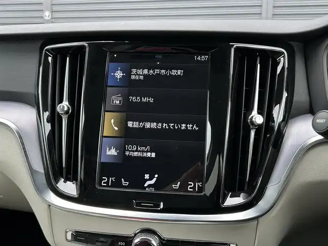 ボルボ Ｖ６０ T5 インスクリプション 茨城県 2020(令2)年 3万km デニムブルーメタリック ワンオーナー　/インテリセーフ/ＡＣＣ　/ＬＫＡ　/ＢLIS　/純正ナビ　/３６０度カメラ　/フルセグTV　/ＣａｒＰｌａｙ　/白革　/シートヒーター　/パワーシート　/自動駐車　/パワーバックドア　/純正１７インチＡＷ　/ＬＥＤ　/前後ドラレコ/ETC2.0/ルーフレール/禁煙車