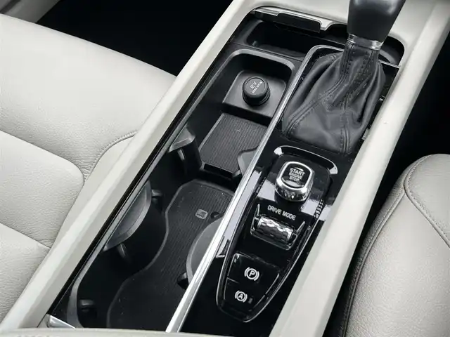 ボルボ Ｖ６０ T5 インスクリプション 茨城県 2020(令2)年 3万km デニムブルーメタリック ワンオーナー　/インテリセーフ/ＡＣＣ　/ＬＫＡ　/ＢLIS　/純正ナビ　/３６０度カメラ　/フルセグTV　/ＣａｒＰｌａｙ　/白革　/シートヒーター　/パワーシート　/自動駐車　/パワーバックドア　/純正１７インチＡＷ　/ＬＥＤ　/前後ドラレコ/ETC2.0/ルーフレール/禁煙車