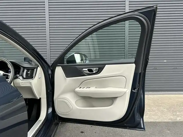 ボルボ Ｖ６０ T5 インスクリプション 茨城県 2020(令2)年 3万km デニムブルーメタリック ワンオーナー　/インテリセーフ/ＡＣＣ　/ＬＫＡ　/ＢLIS　/純正ナビ　/３６０度カメラ　/フルセグTV　/ＣａｒＰｌａｙ　/白革　/シートヒーター　/パワーシート　/自動駐車　/パワーバックドア　/純正１７インチＡＷ　/ＬＥＤ　/前後ドラレコ/ETC2.0/ルーフレール/禁煙車