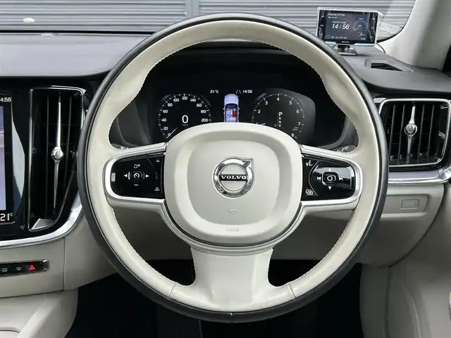 ボルボ Ｖ６０ T5 インスクリプション 茨城県 2020(令2)年 3万km デニムブルーメタリック ワンオーナー　/インテリセーフ/ＡＣＣ　/ＬＫＡ　/ＢLIS　/純正ナビ　/３６０度カメラ　/フルセグTV　/ＣａｒＰｌａｙ　/白革　/シートヒーター　/パワーシート　/自動駐車　/パワーバックドア　/純正１７インチＡＷ　/ＬＥＤ　/前後ドラレコ/ETC2.0/ルーフレール/禁煙車